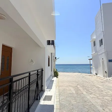 Azure Seaside Living Nyaraló